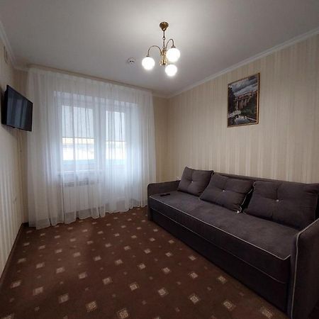 Apart-Hotel 24/7 Kamianets Podilskyi Bagian luar foto