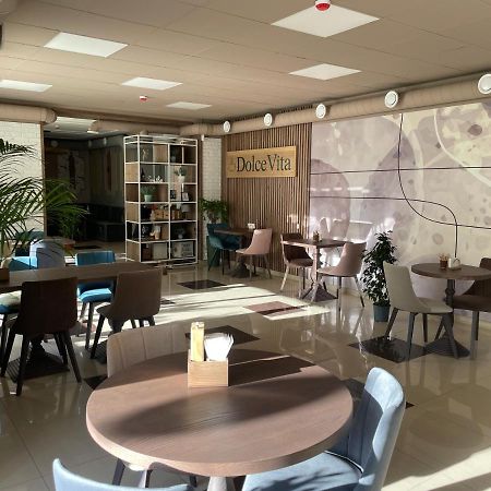 Apart-Hotel 24/7 Kamianets Podilskyi Bagian luar foto