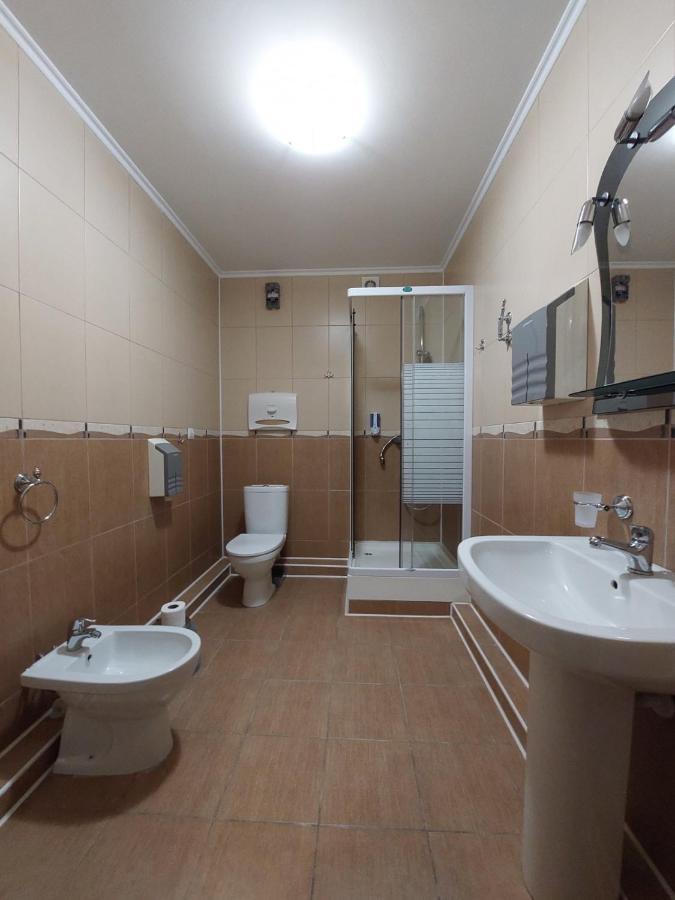 Apart-Hotel 24/7 Kamianets Podilskyi Bagian luar foto